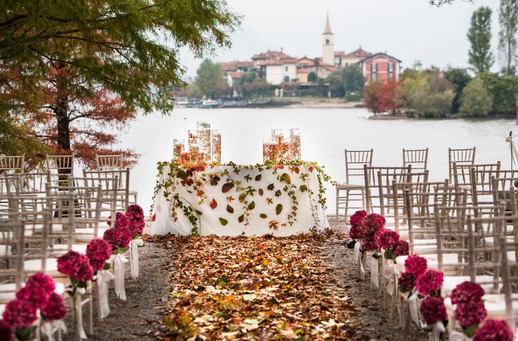 “Fall” in love: la magia e il calore degli allestimenti d’autunno per le vostre nozze