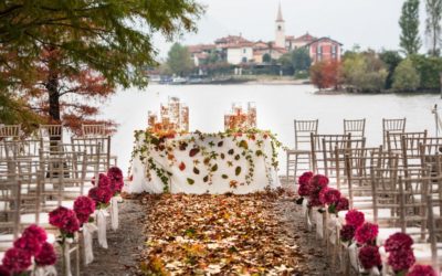 “Fall” in love: la magia e il calore degli allestimenti d’autunno per le vostre nozze